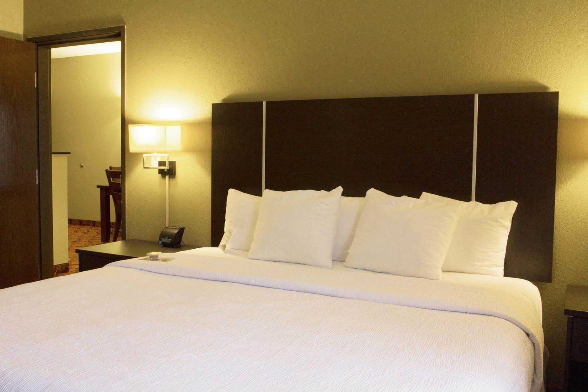 เบรนต์วูด สวีท Hotel เบรนท์วูด ภายนอก รูปภาพ